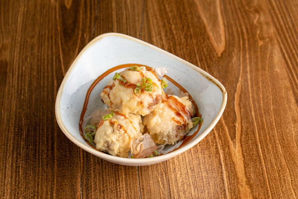 Tempura mushrooms with crab mix, cream cheese, jalepenos, special sauce, shaved bonito flakes, green onion