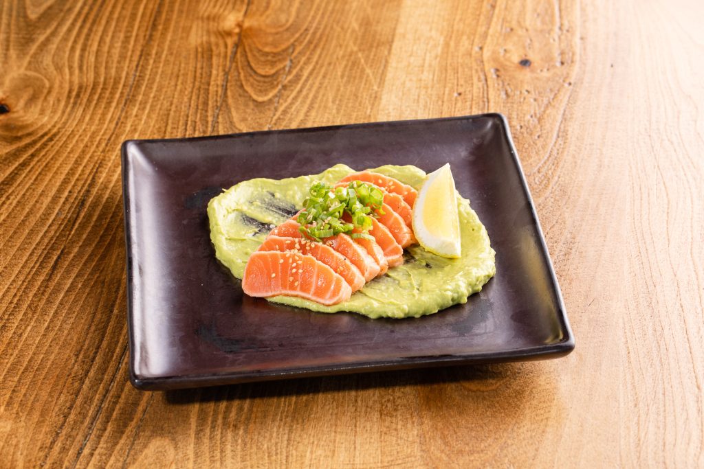 Lightly seared raw salmon, garlic avocado sauce, green onion, sesame seeds