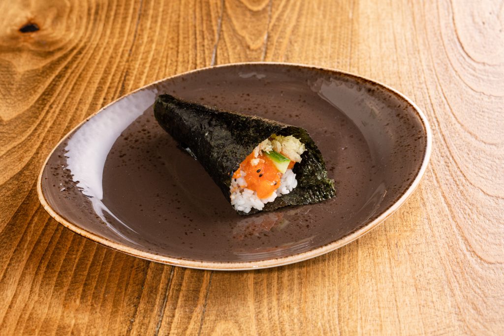 Spicy salmon, cucumber, chili powder, sesame oil, tempura flakes