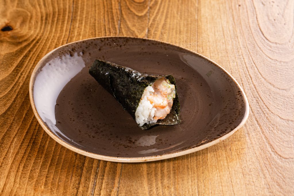 Spicy scallop, sauce, masago, onion